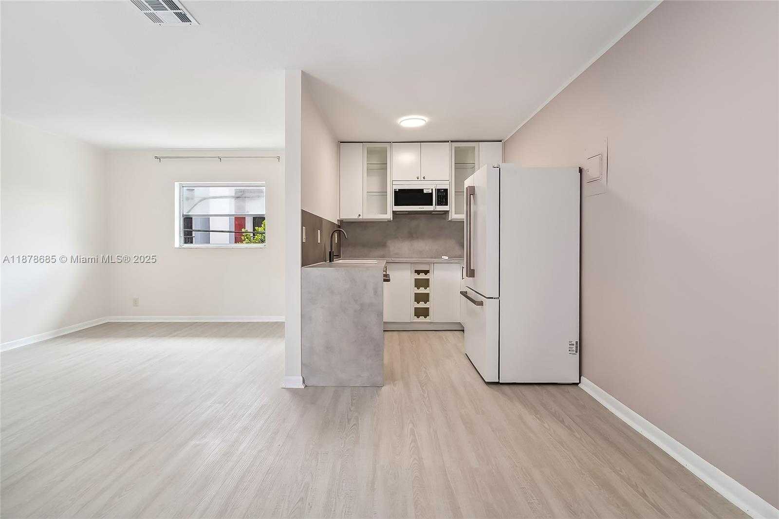 Small Image of 1824 MONROE ST #7, Hollywood Number 2