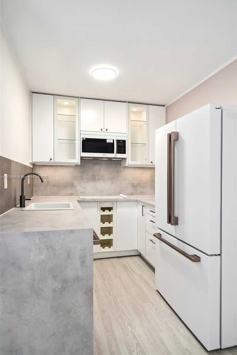 Small Image of 1824 MONROE ST #7, Hollywood Number 5