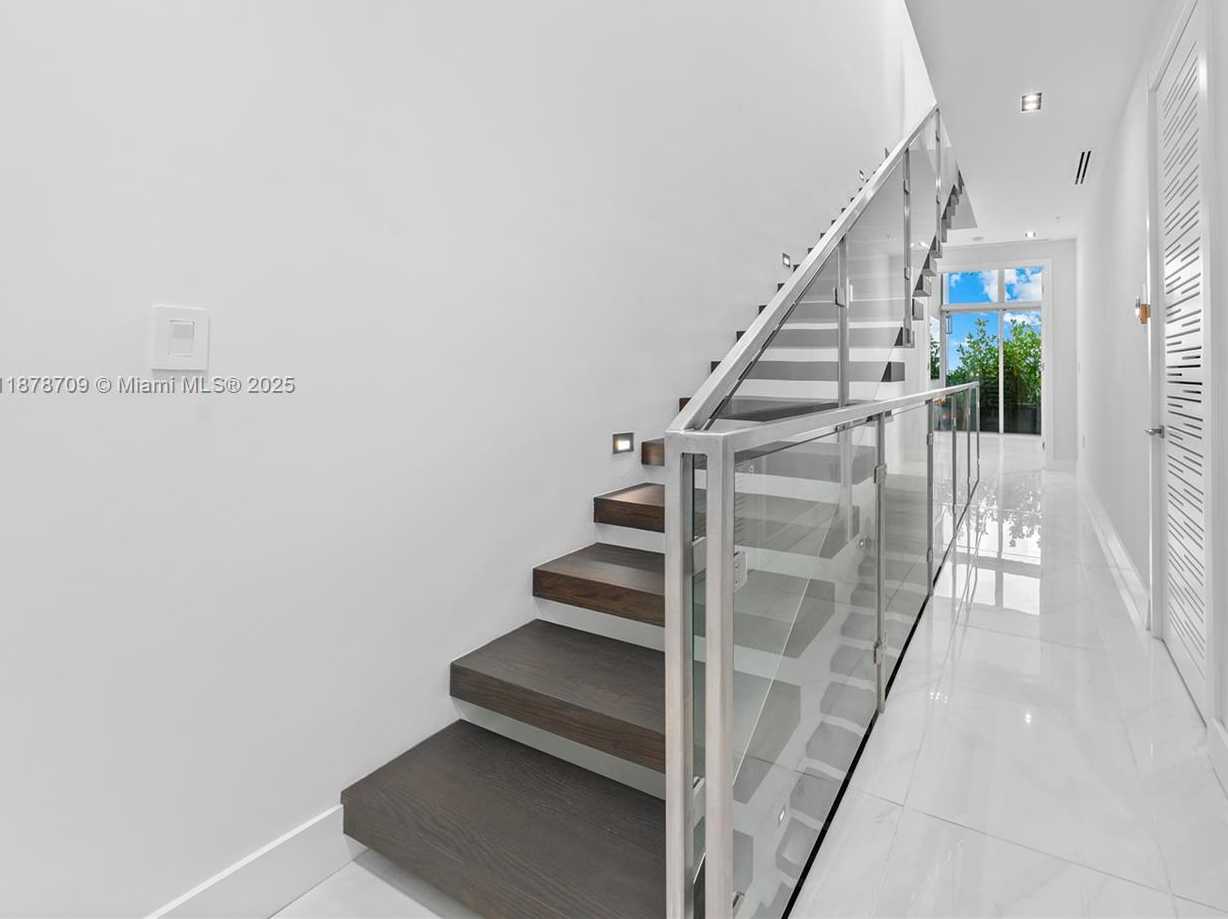 Small Image of 2890 NORTH OCEAN DR, Hollywood Number 23
