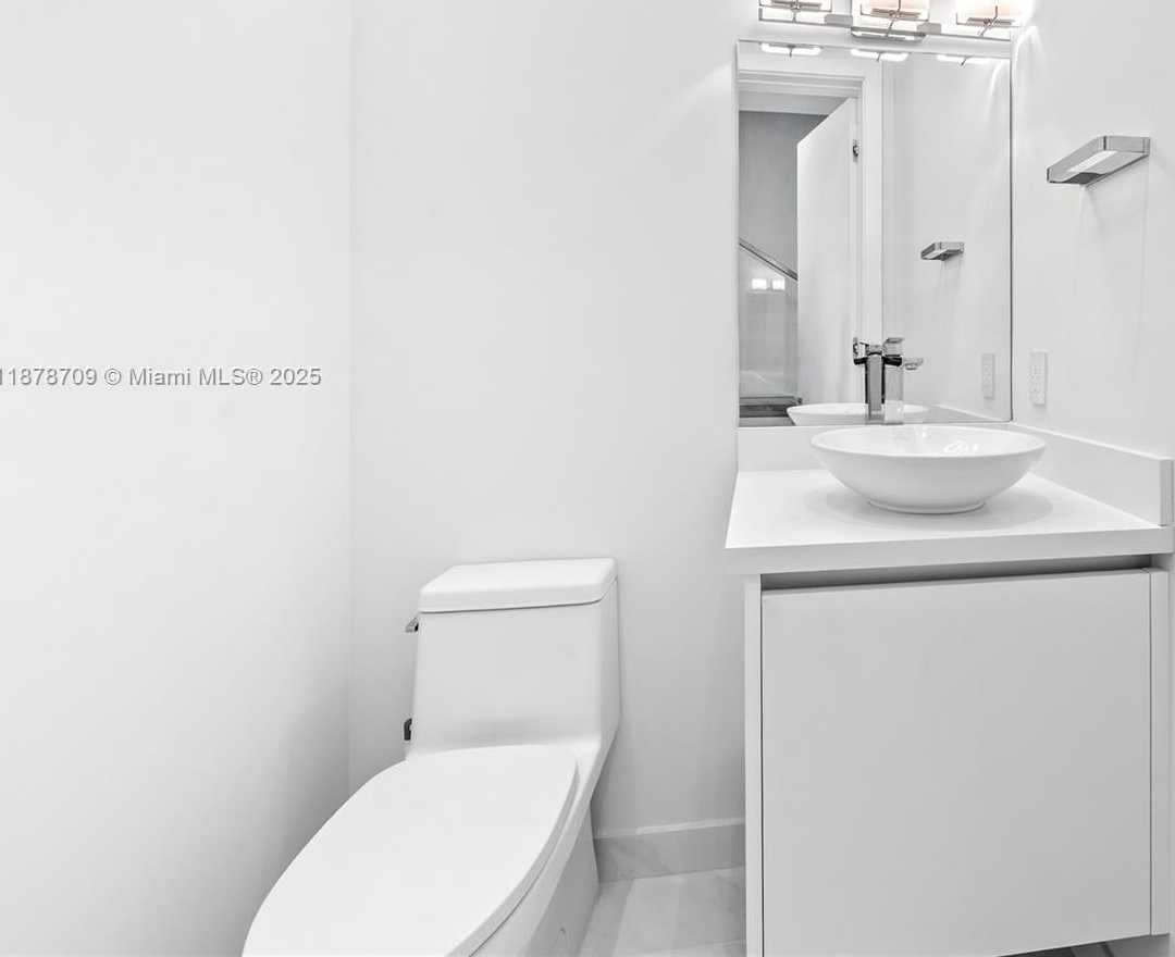 Small Image of 2890 NORTH OCEAN DR, Hollywood Number 25