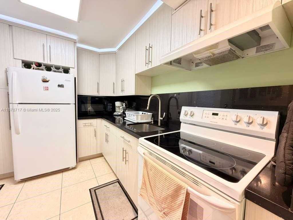 Small Image of 441 NORTH EAST 195TH ST #412, Miami Number 8