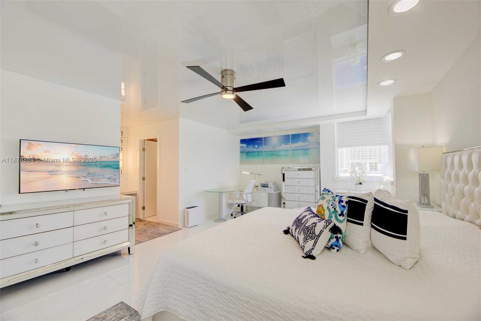 Small Image of Hallandale Beach Number 15