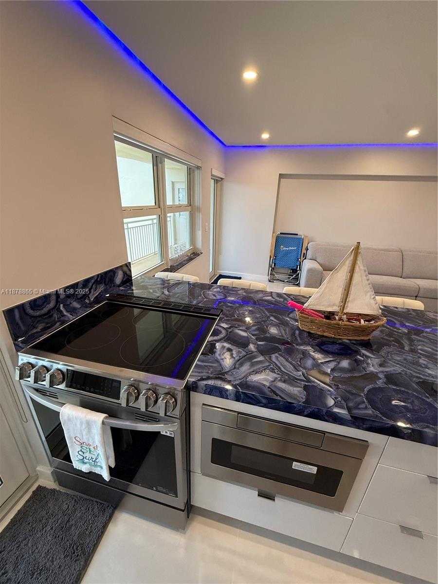 Small Image of 901 SOUTH SURF RD #306, Hollywood Number 16