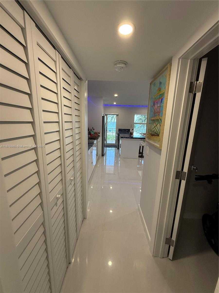Small Image of 901 SOUTH SURF RD #306, Hollywood Number 20