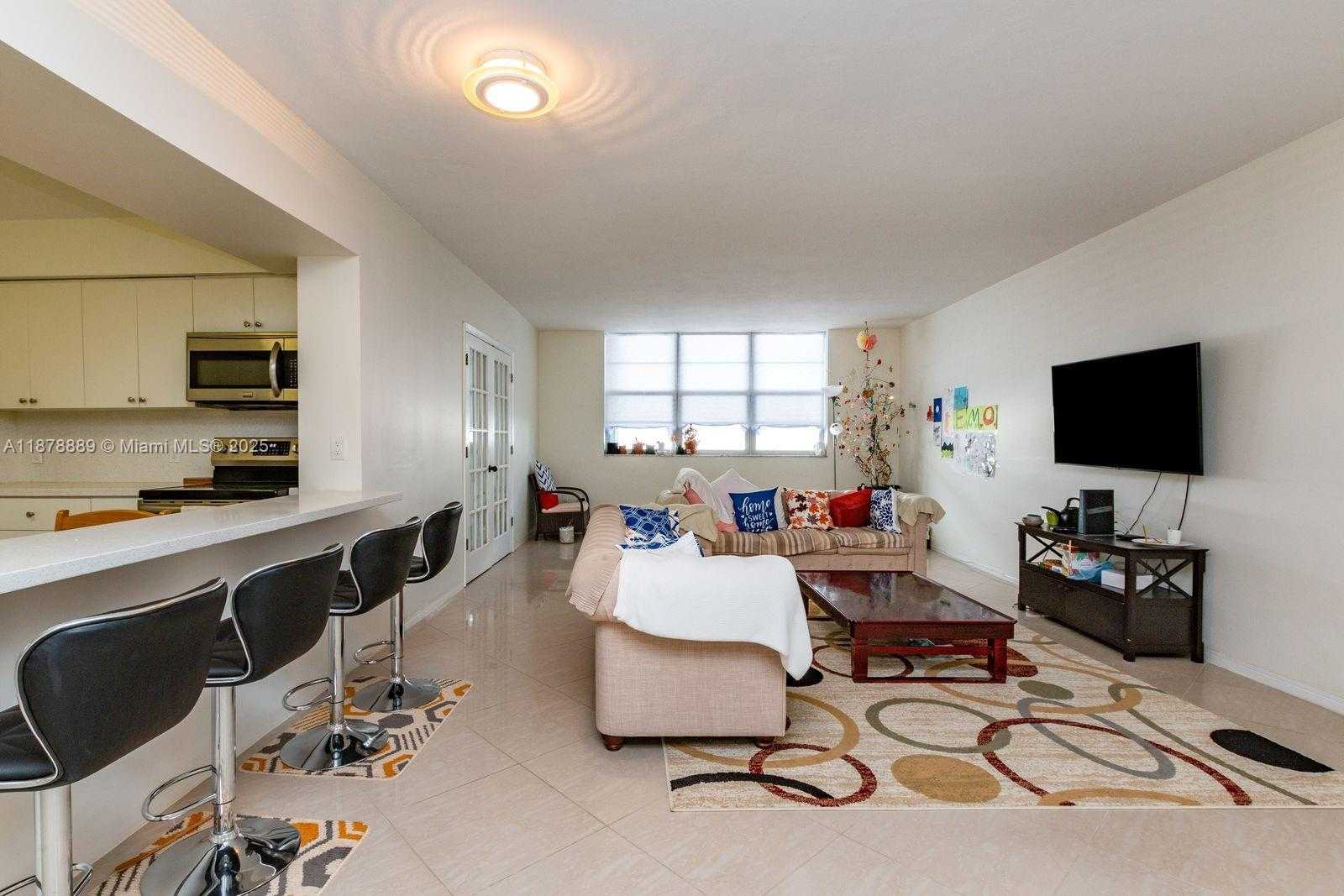 Small Image of 5825 COLLINS AVE #2E, Miami Beach Number 10