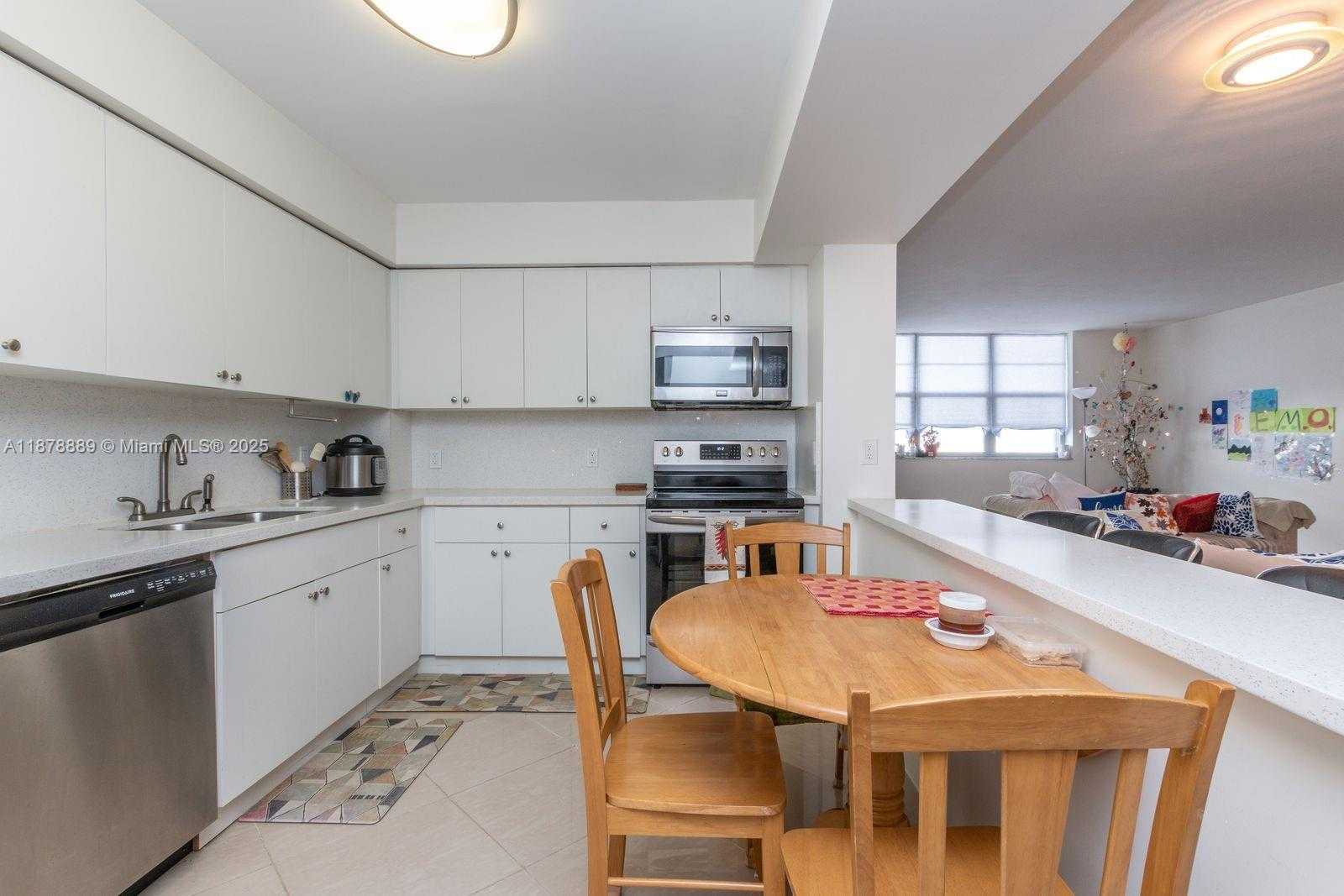 Small Image of 5825 COLLINS AVE #2E, Miami Beach Number 12
