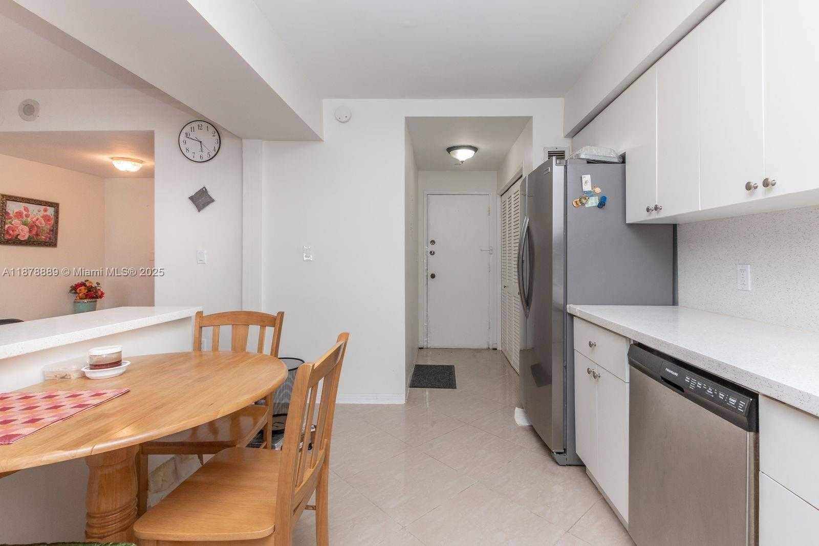 Small Image of 5825 COLLINS AVE #2E, Miami Beach Number 13