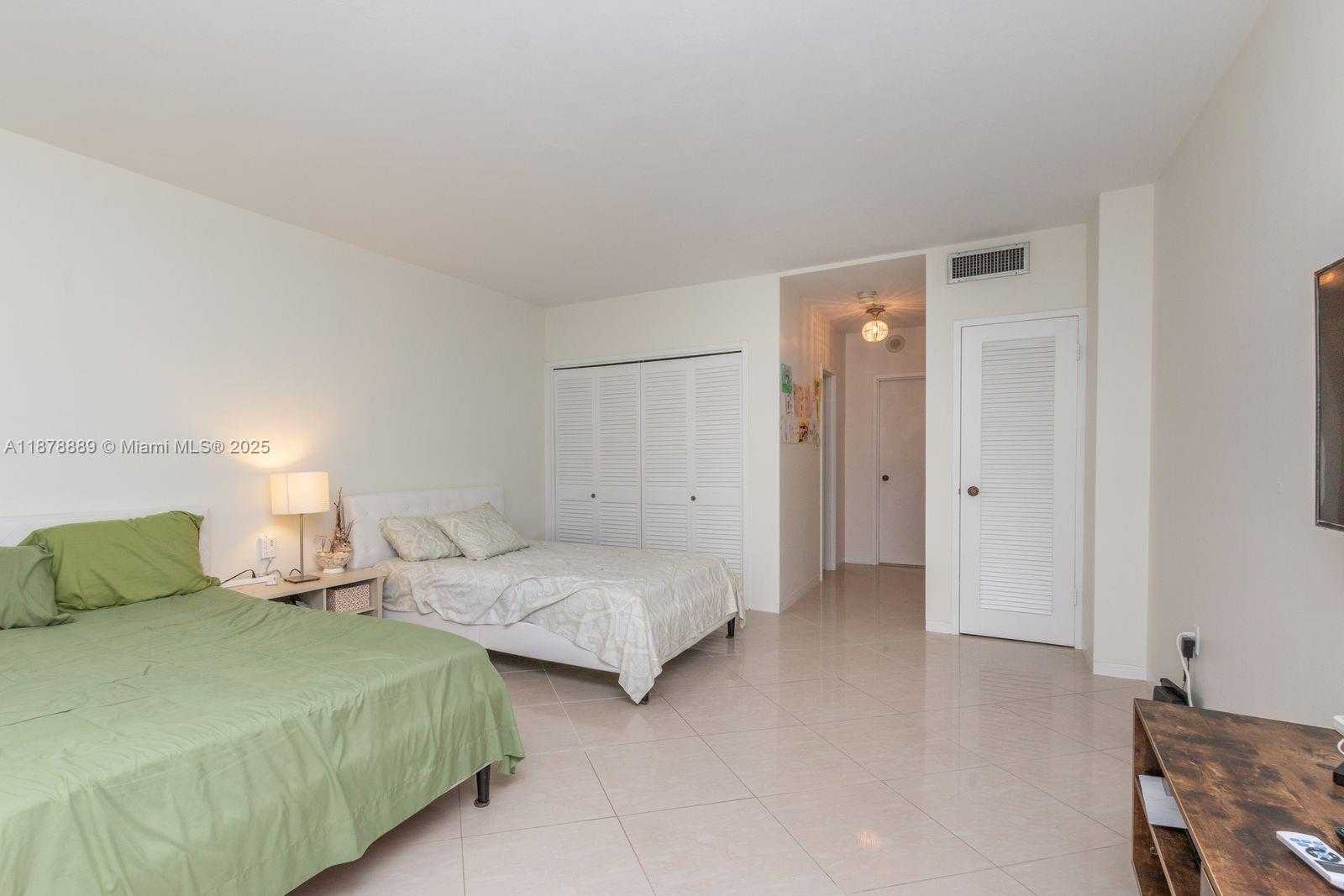 Small Image of 5825 COLLINS AVE #2E, Miami Beach Number 14