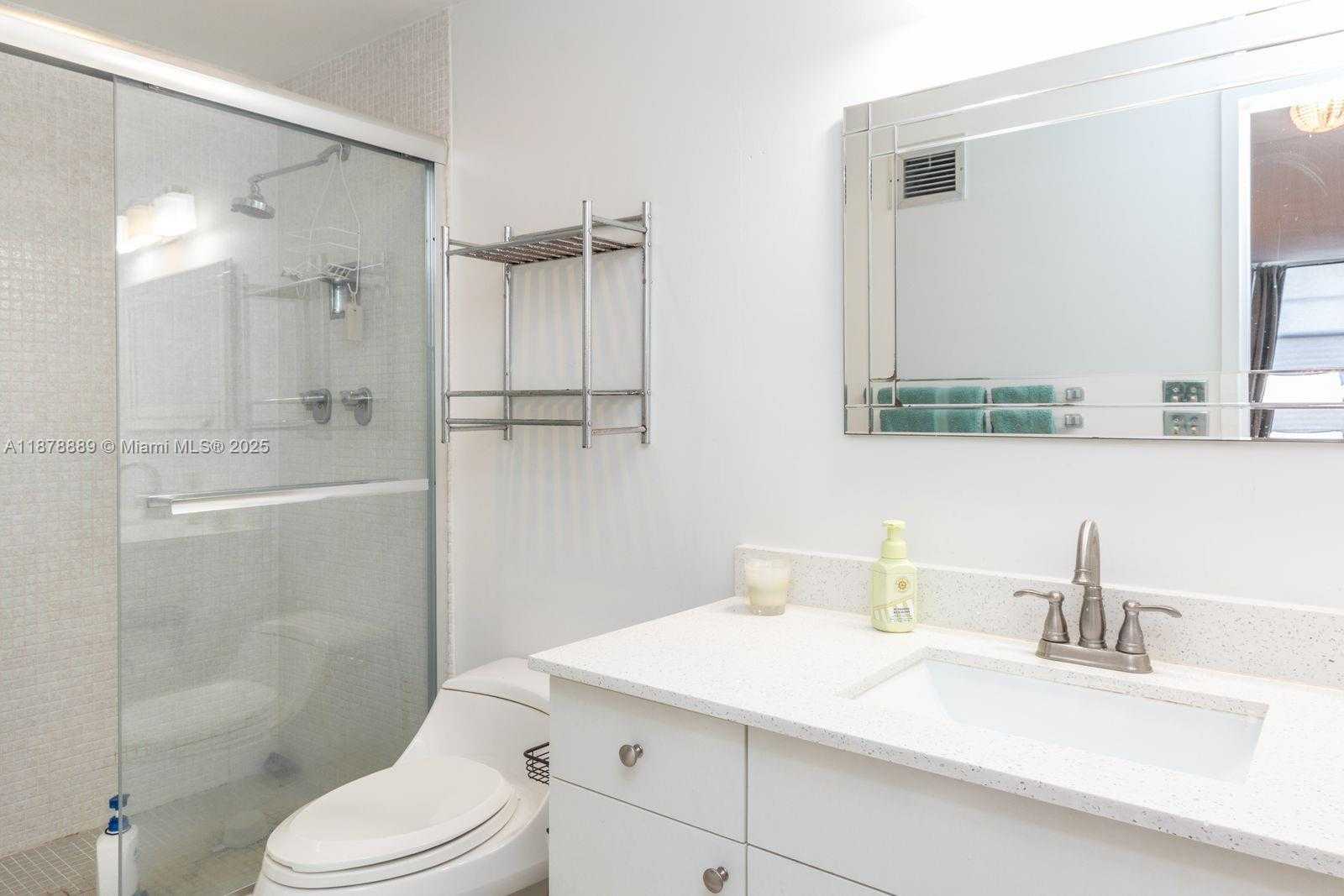 Small Image of 5825 COLLINS AVE #2E, Miami Beach Number 15
