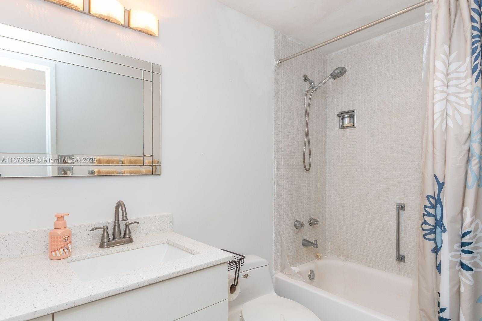 Small Image of 5825 COLLINS AVE #2E, Miami Beach Number 16