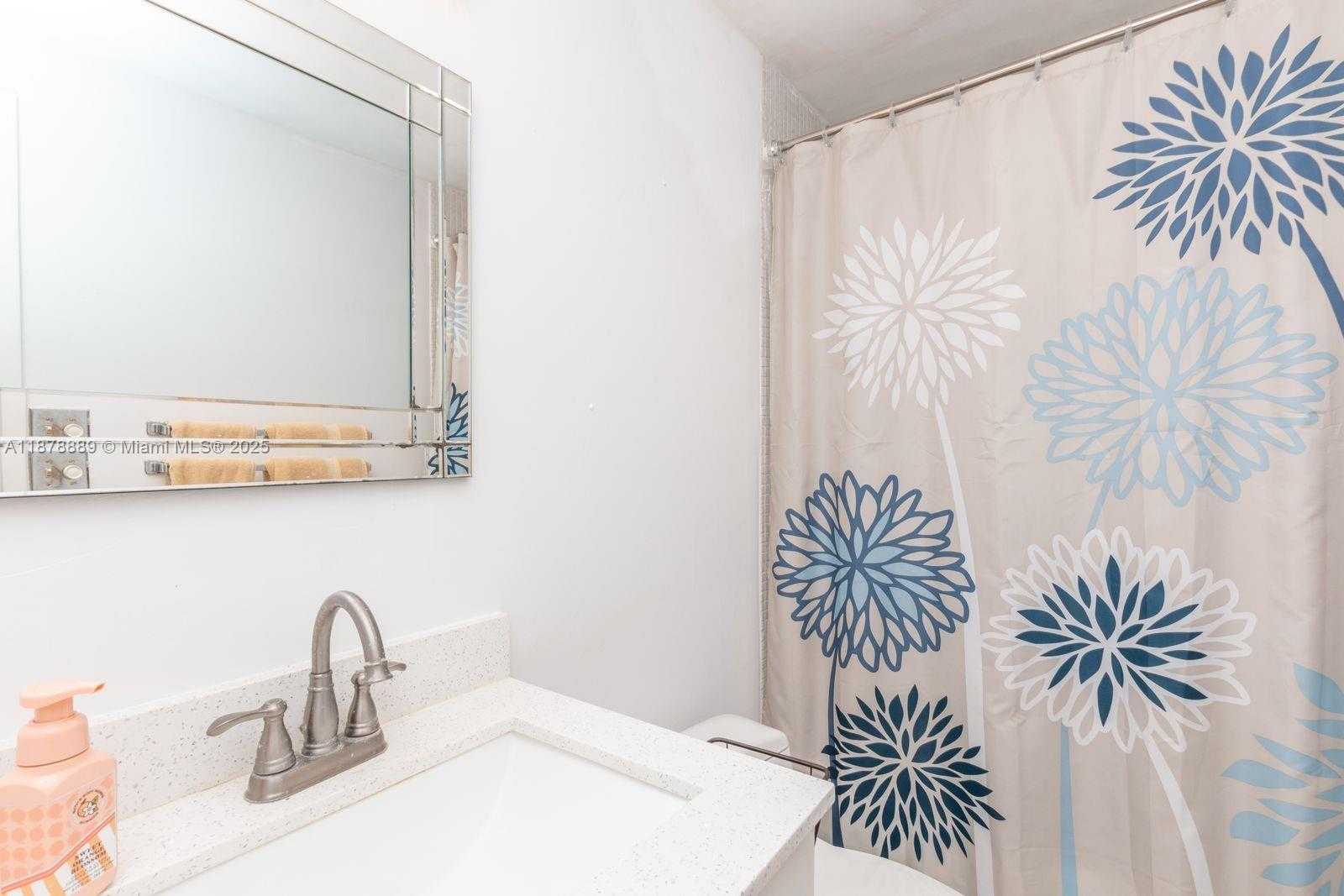 Small Image of 5825 COLLINS AVE #2E, Miami Beach Number 17