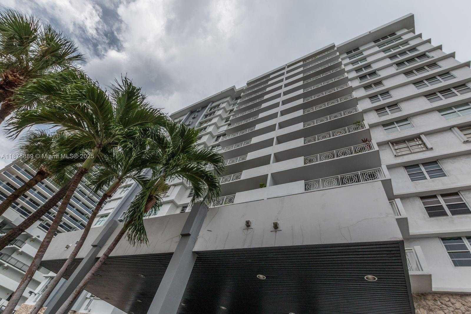 Small Image of 5825 COLLINS AVE #2E, Miami Beach Number 2