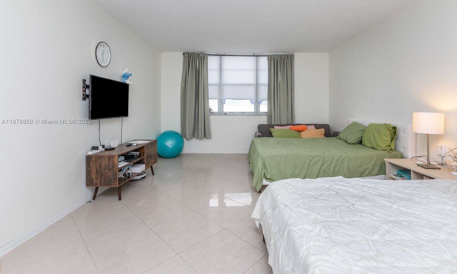 Small Image of 5825 COLLINS AVE #2E, Miami Beach Number 22