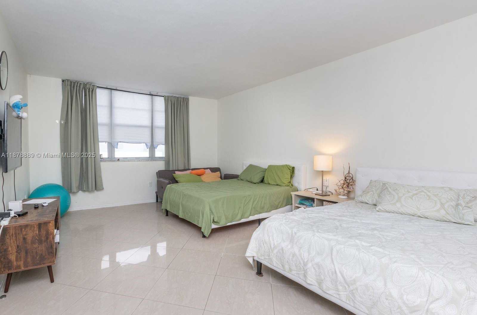 Small Image of 5825 COLLINS AVE #2E, Miami Beach Number 24