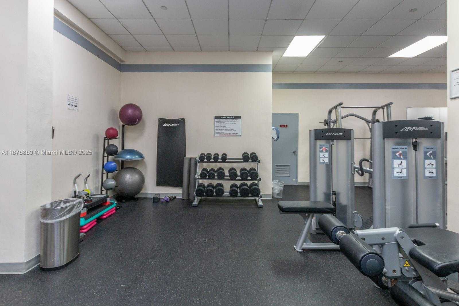 Small Image of 5825 COLLINS AVE #2E, Miami Beach Number 26