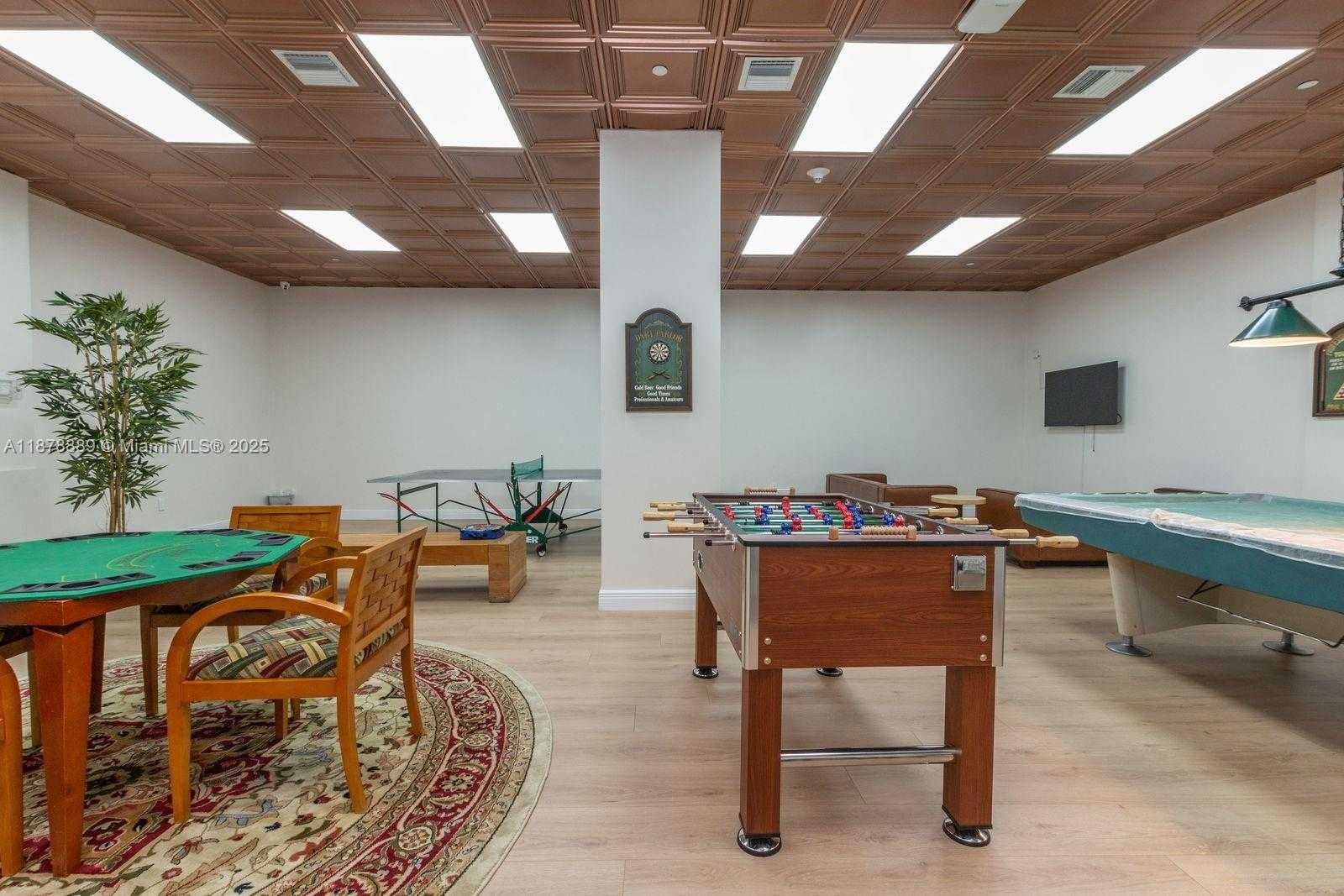 Small Image of 5825 COLLINS AVE #2E, Miami Beach Number 4