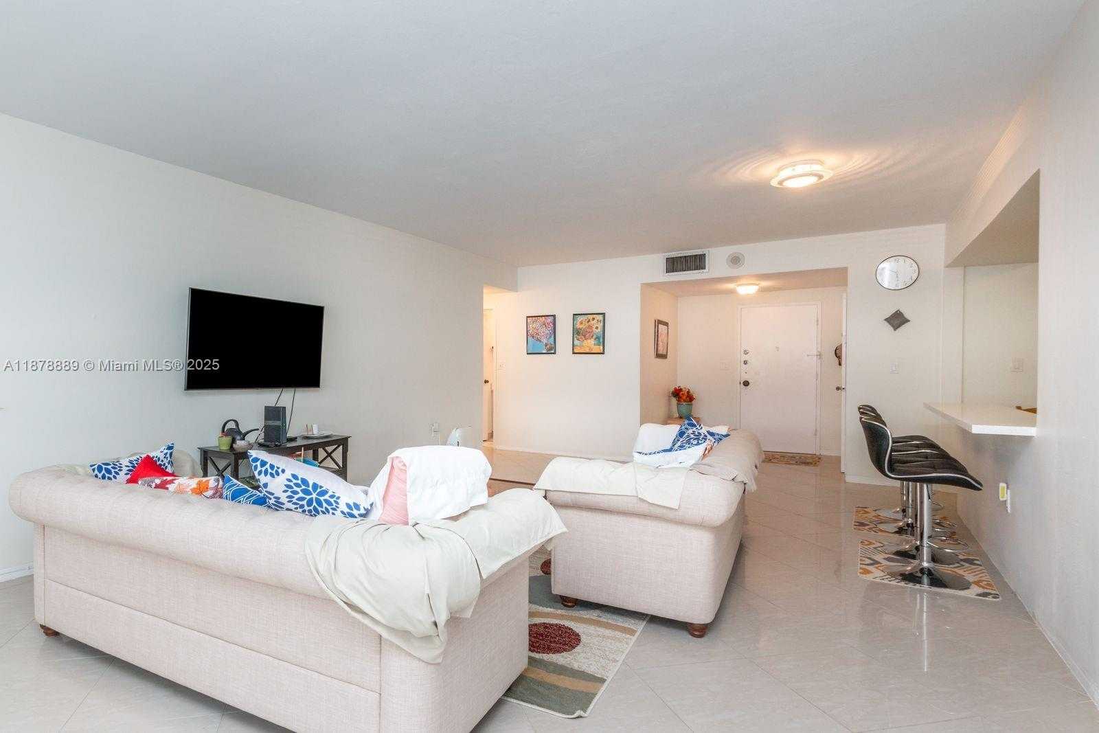 Small Image of 5825 COLLINS AVE #2E, Miami Beach Number 7