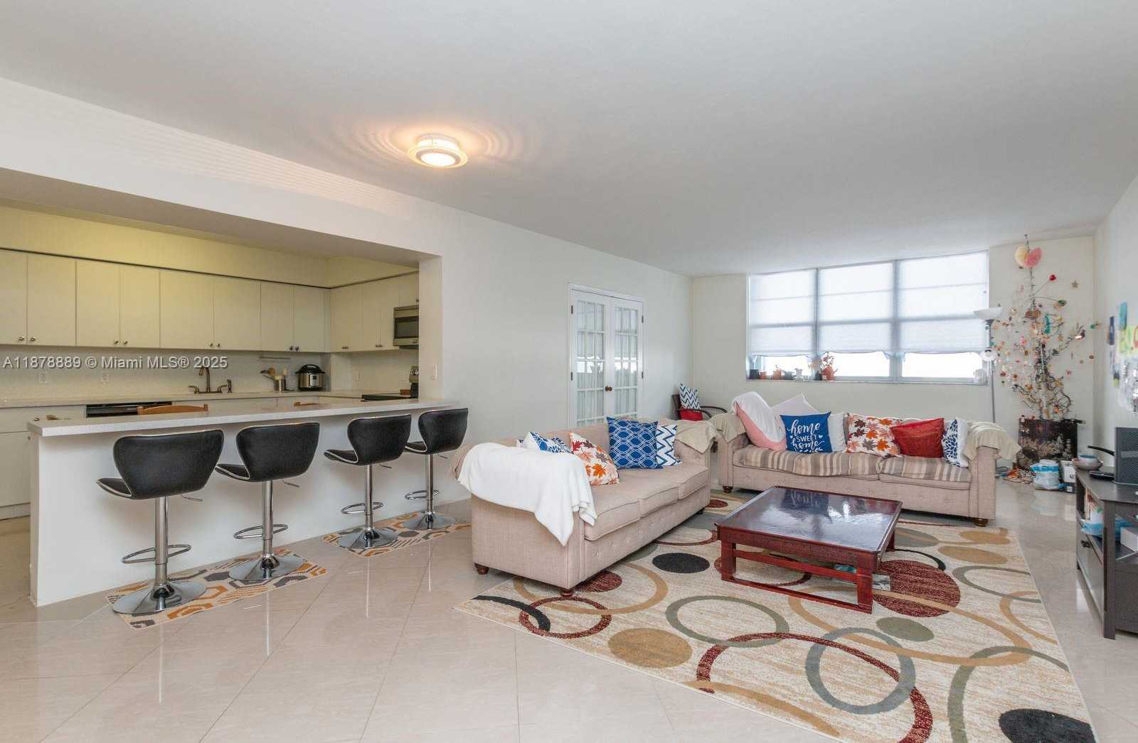 Small Image of 5825 COLLINS AVE #2E, Miami Beach Number 8