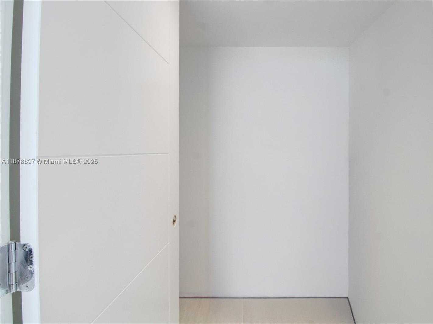 Small Image of 2655 COLLINS AVE #PH2512, Miami Beach Number 10