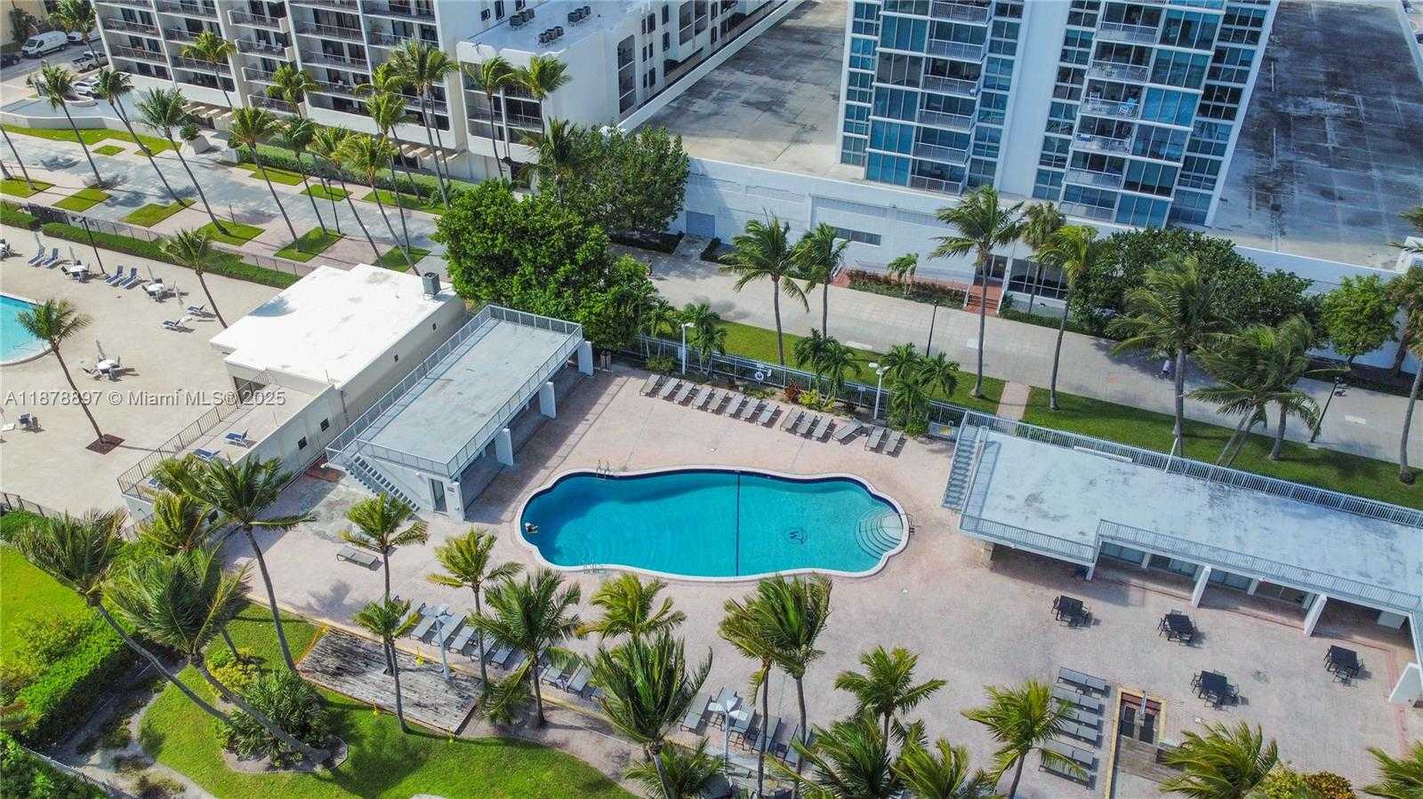 Small Image of 2655 COLLINS AVE #PH2512, Miami Beach Number 18