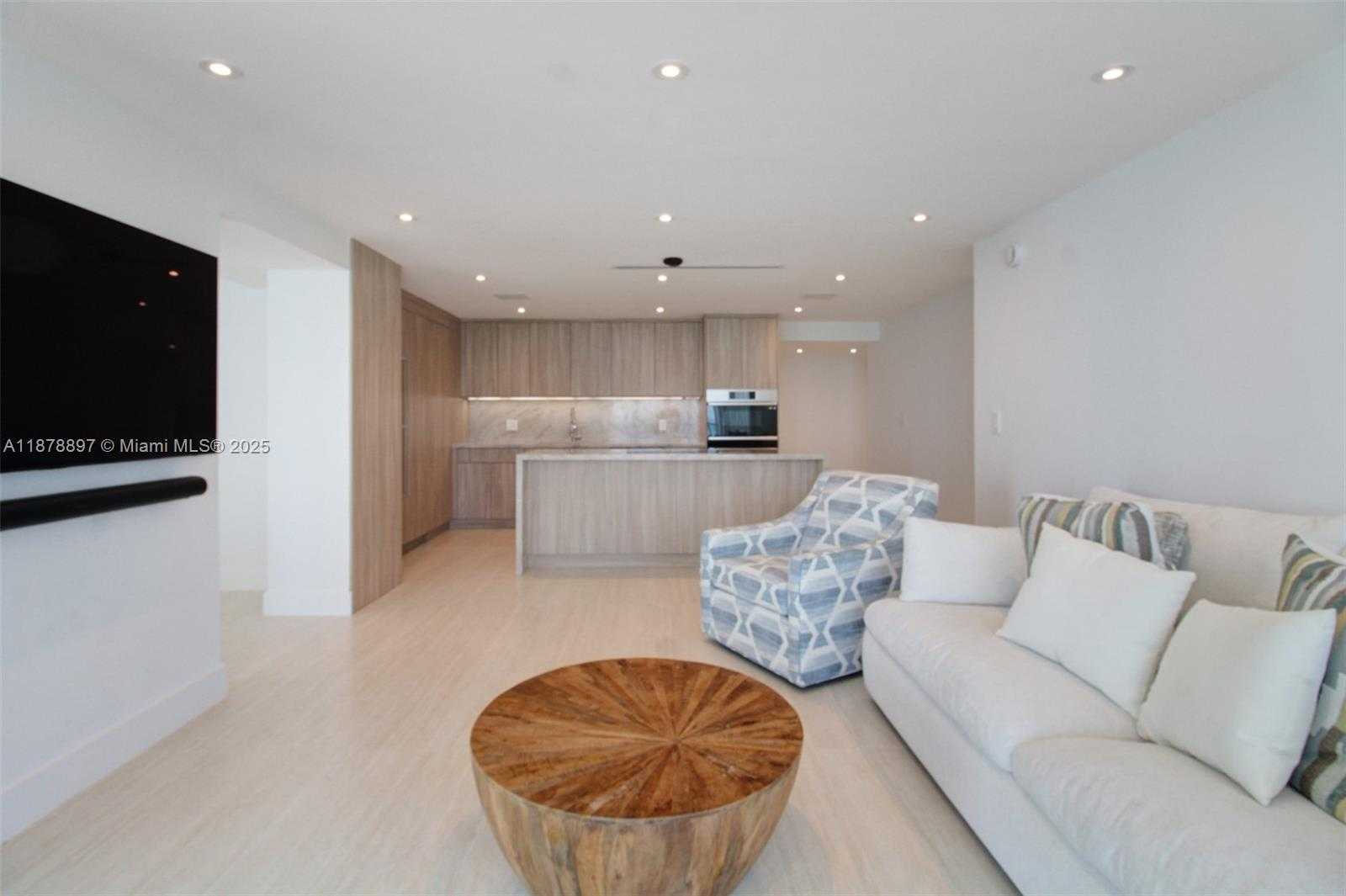 Small Image of 2655 COLLINS AVE #PH2512, Miami Beach Number 2
