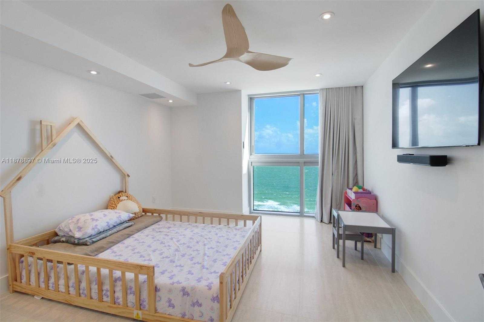 Small Image of 2655 COLLINS AVE #PH2512, Miami Beach Number 6