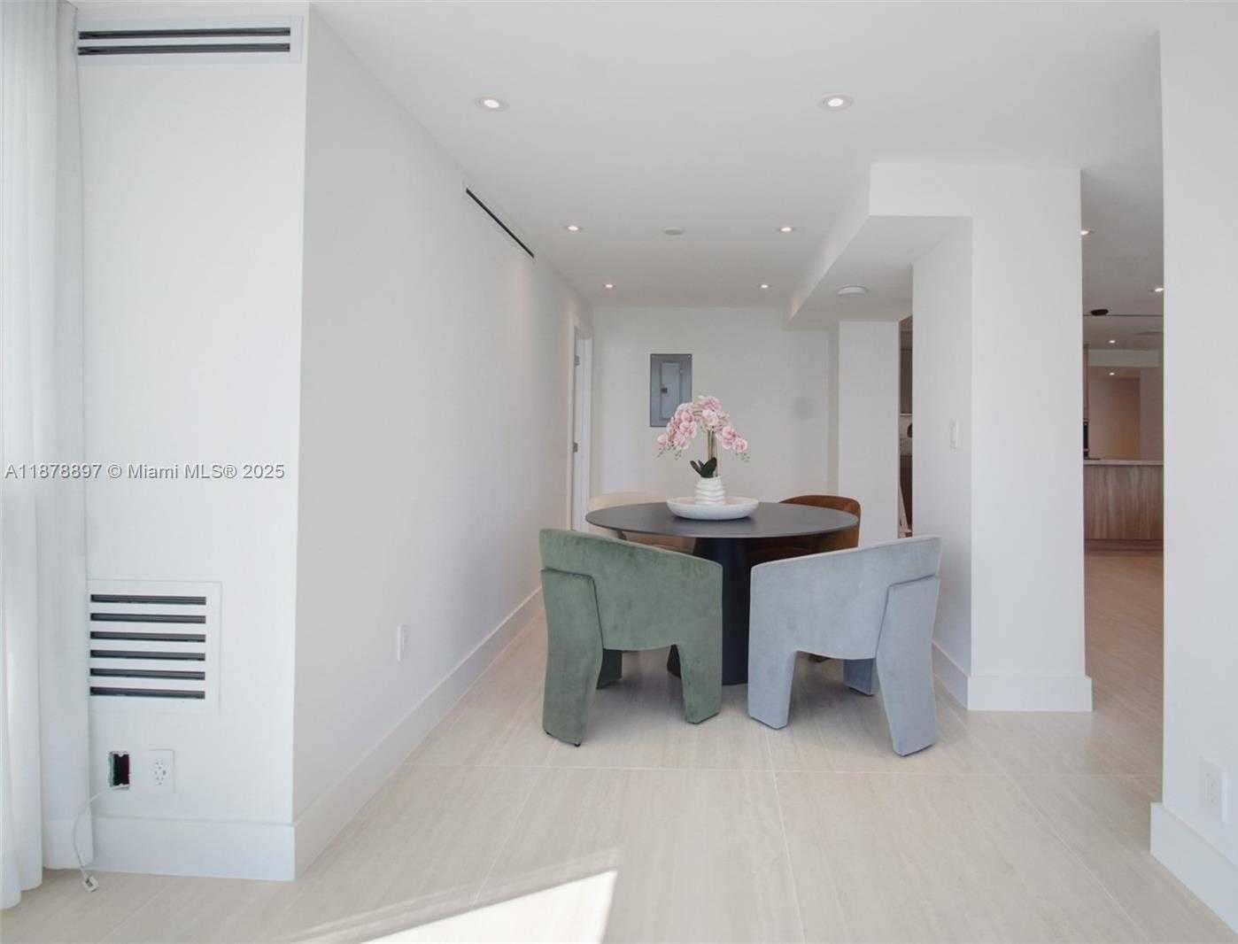 Small Image of 2655 COLLINS AVE #PH2512, Miami Beach Number 8