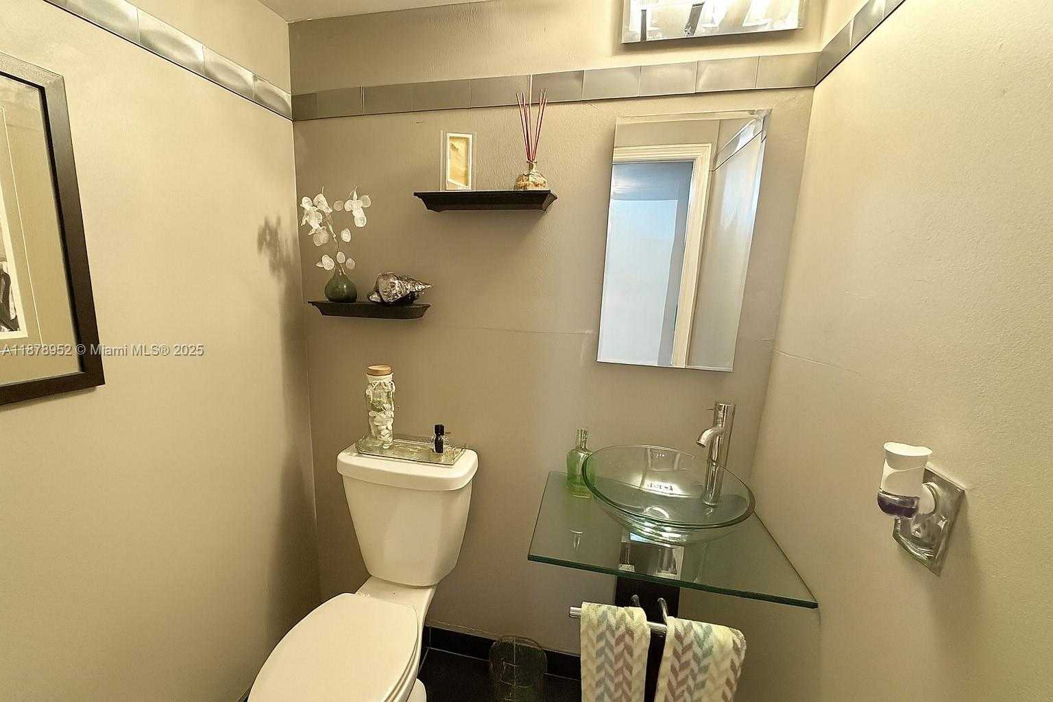 Small Image of 1801 SOUTH OCEAN DR #233, Hallandale Beach Number 5