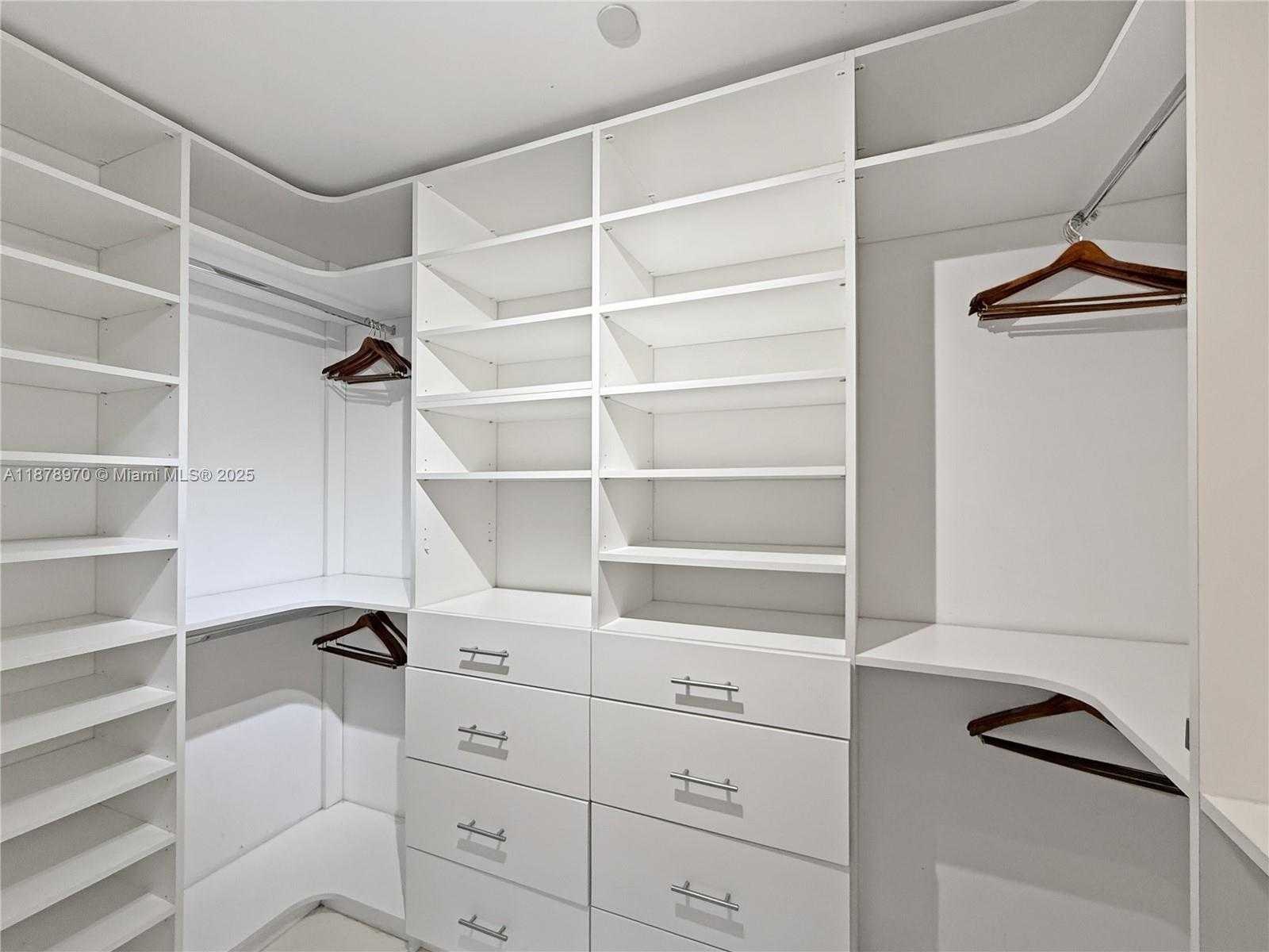 Small Image of 2020 NORTH BAYSHORE DR #3701, Miami Number 24