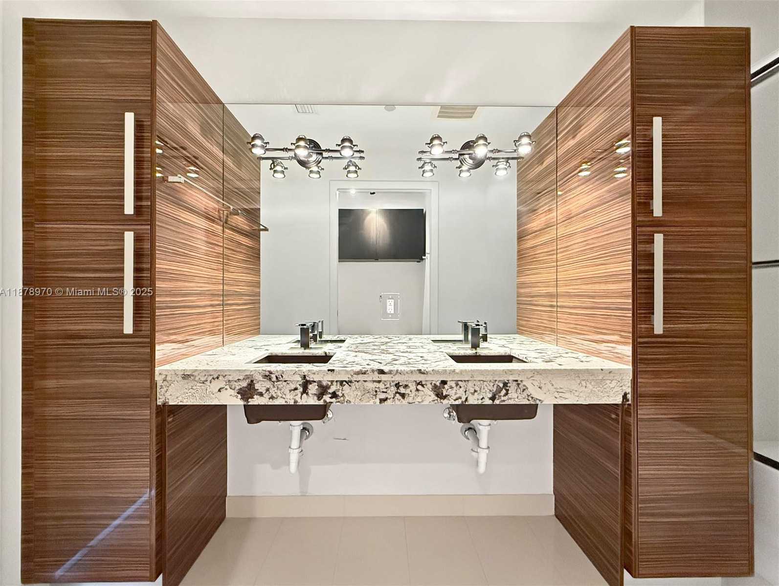 Small Image of 2020 NORTH BAYSHORE DR #3701, Miami Number 31