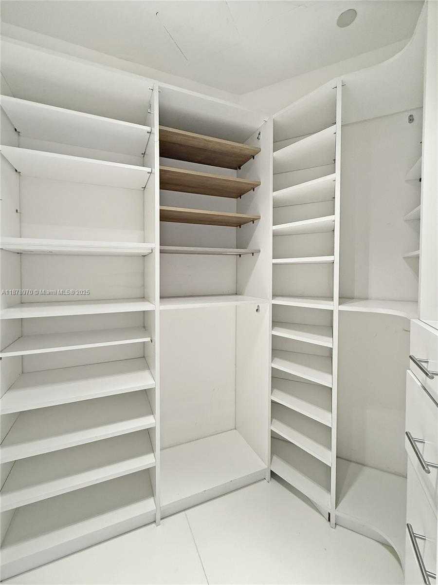 Small Image of 2020 NORTH BAYSHORE DR #3701, Miami Number 32