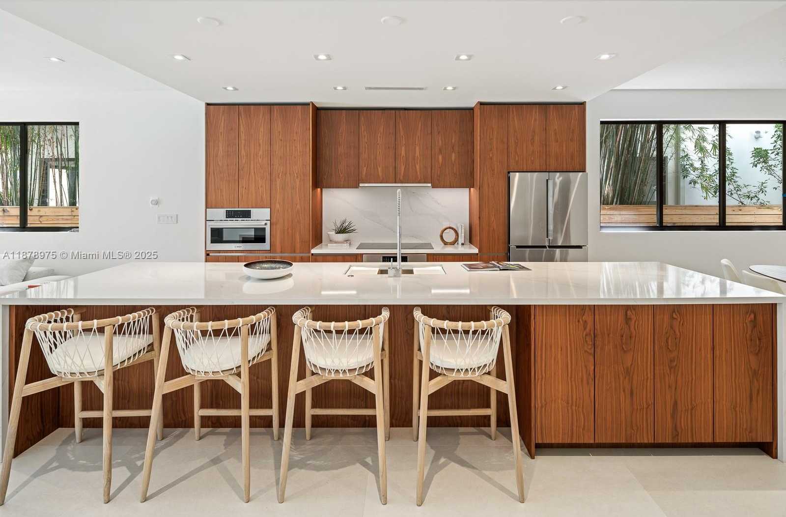 Small Image of 2980 COCONUT AVE, Miami Number 2