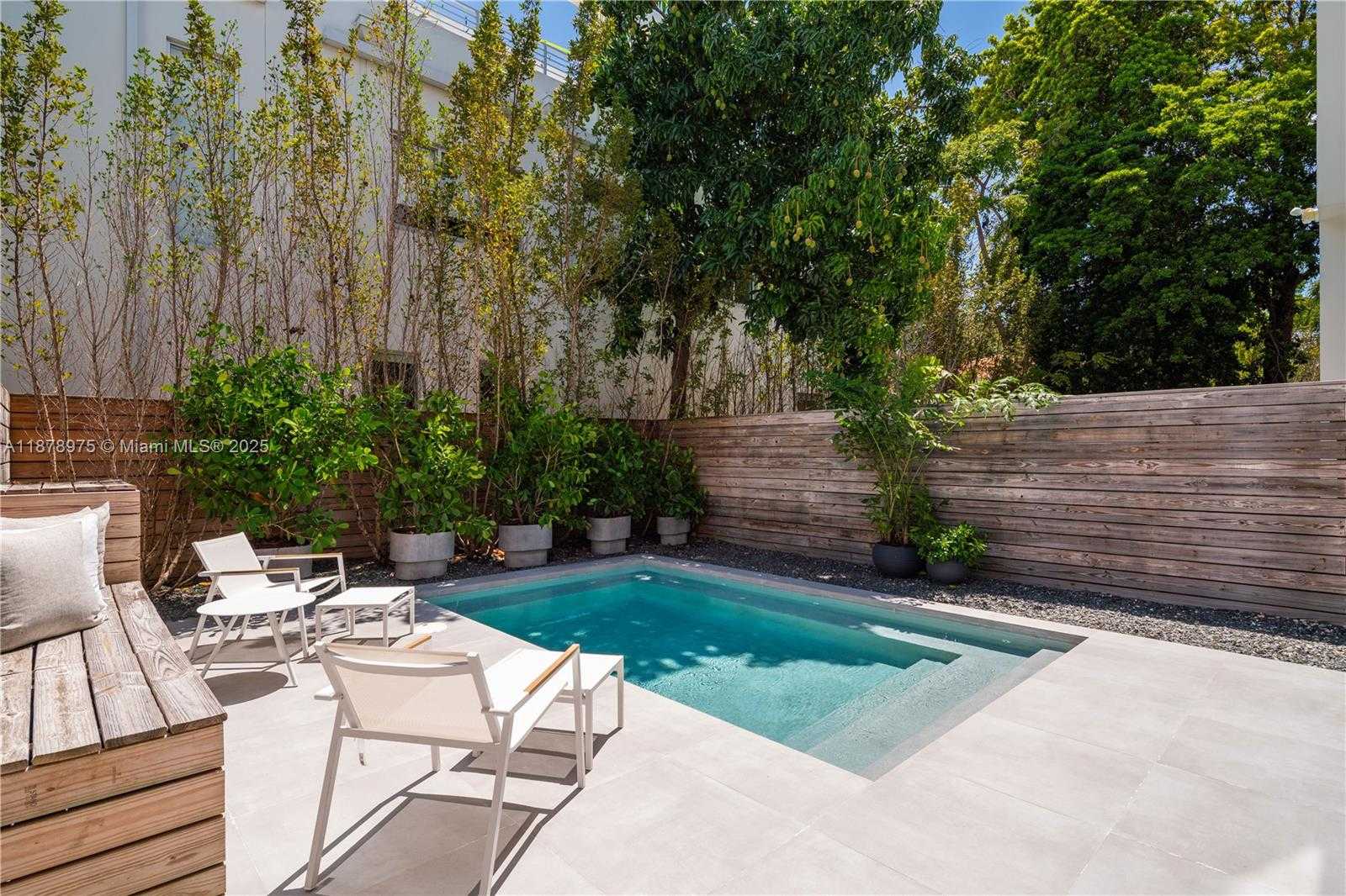 Small Image of 2980 COCONUT AVE, Miami Number 3