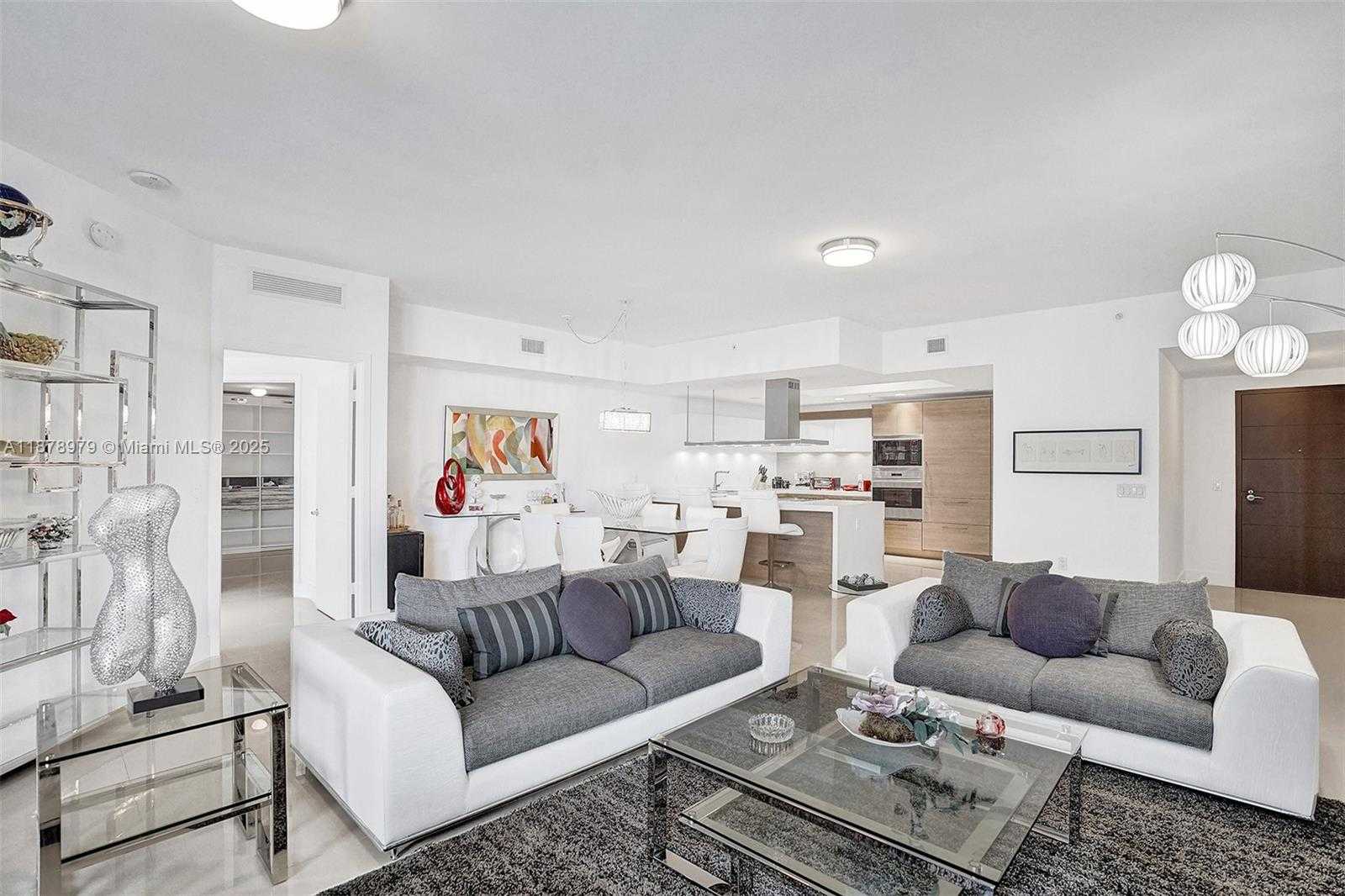 Small Image of 17301 BISCAYNE BLVD #1207, North Miami Beach Number 10