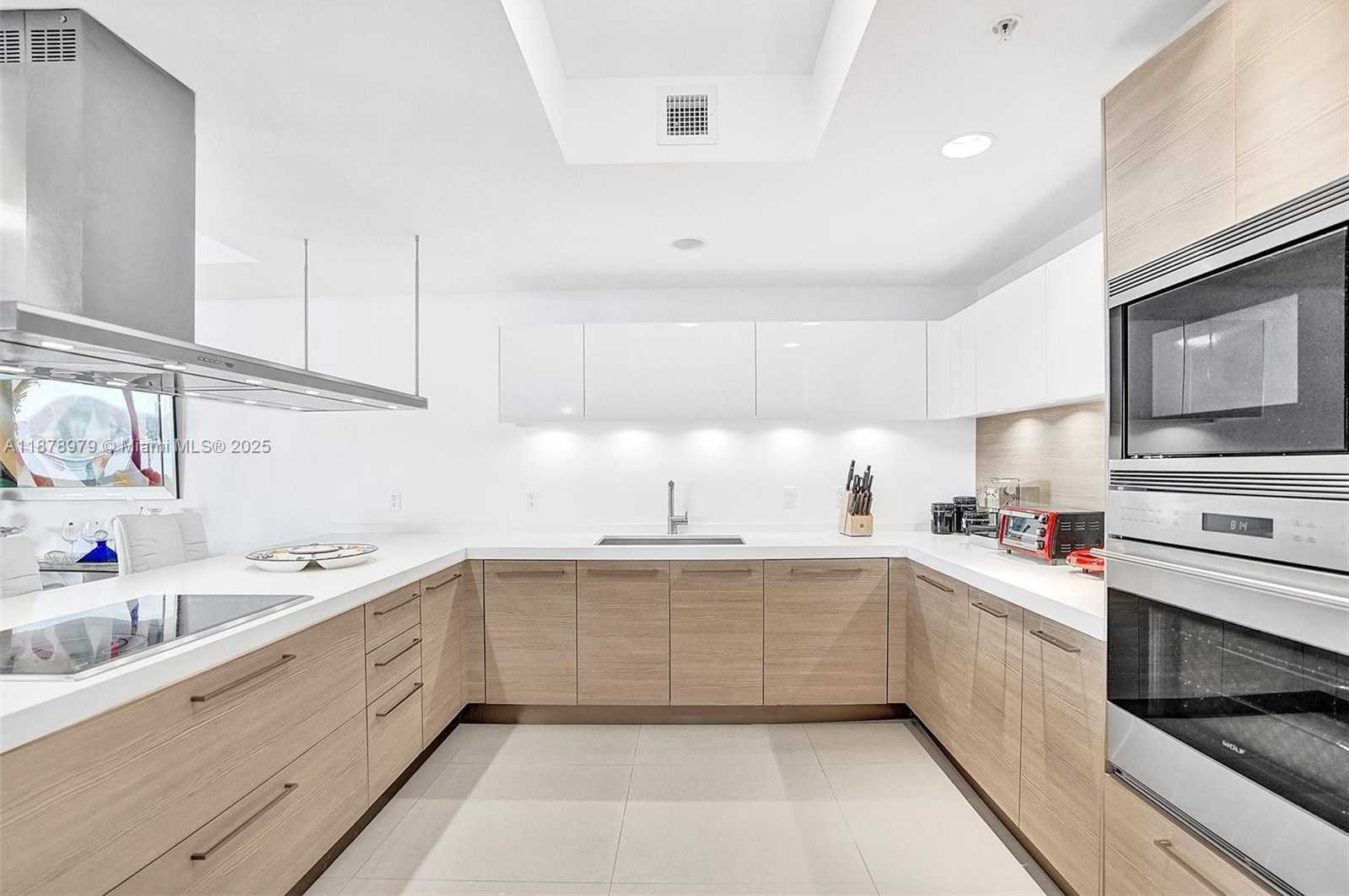 Small Image of 17301 BISCAYNE BLVD #1207, North Miami Beach Number 15