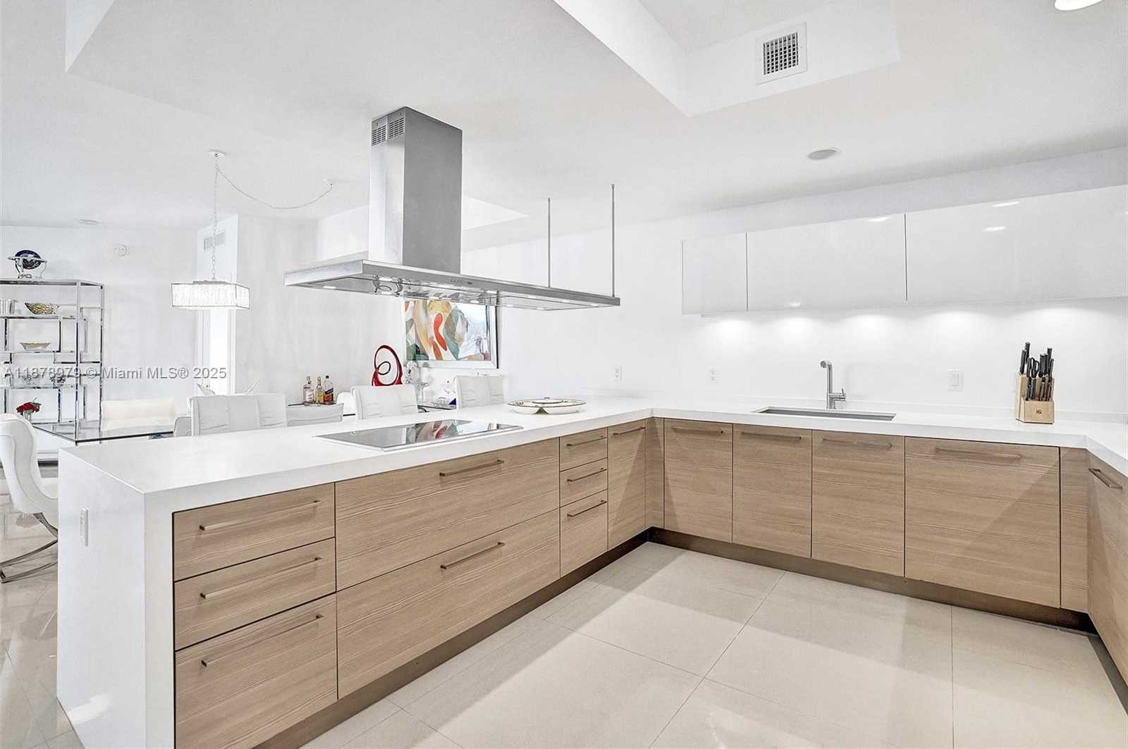 Small Image of 17301 BISCAYNE BLVD #1207, North Miami Beach Number 16