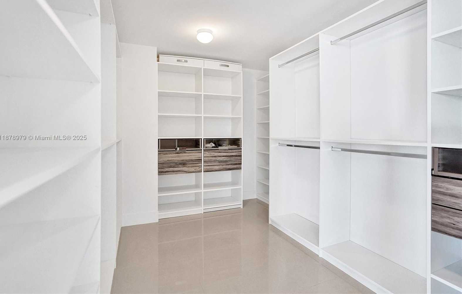 Small Image of 17301 BISCAYNE BLVD #1207, North Miami Beach Number 25