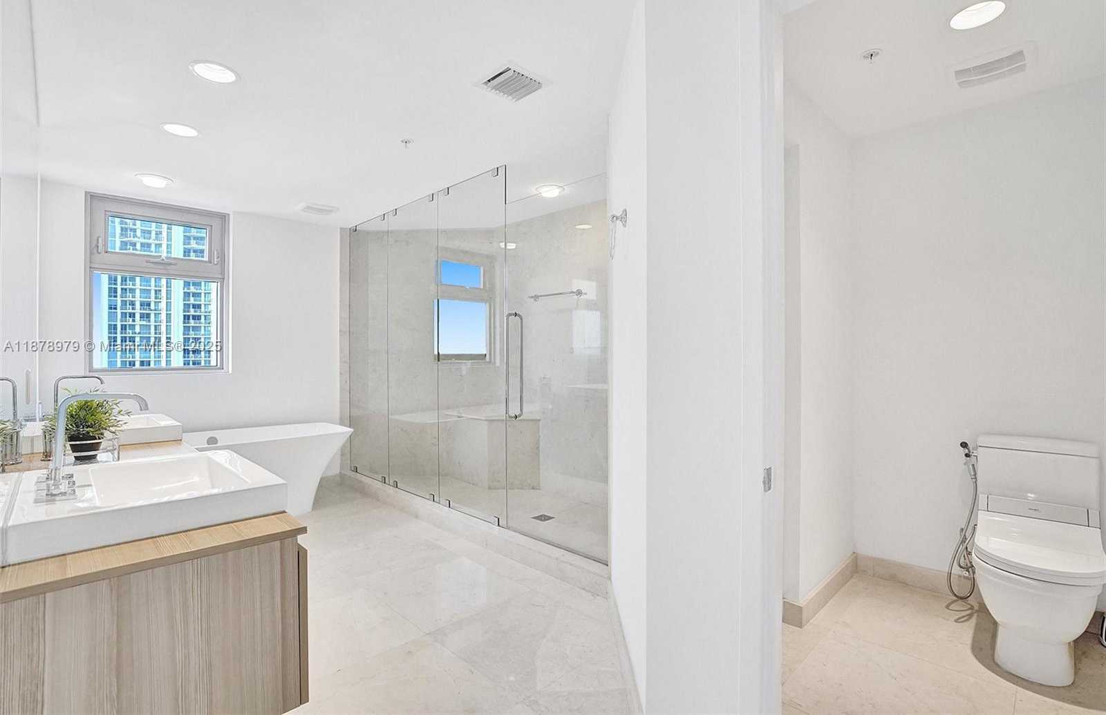 Small Image of 17301 BISCAYNE BLVD #1207, North Miami Beach Number 26