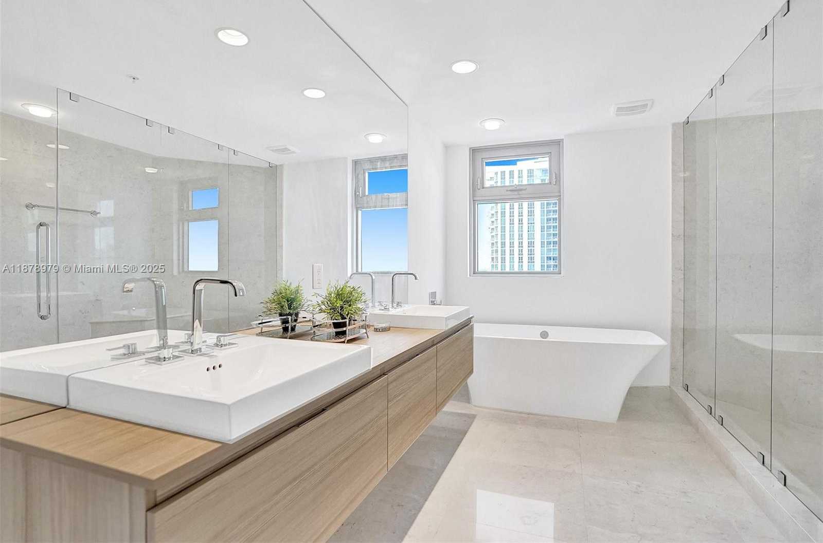Small Image of 17301 BISCAYNE BLVD #1207, North Miami Beach Number 27