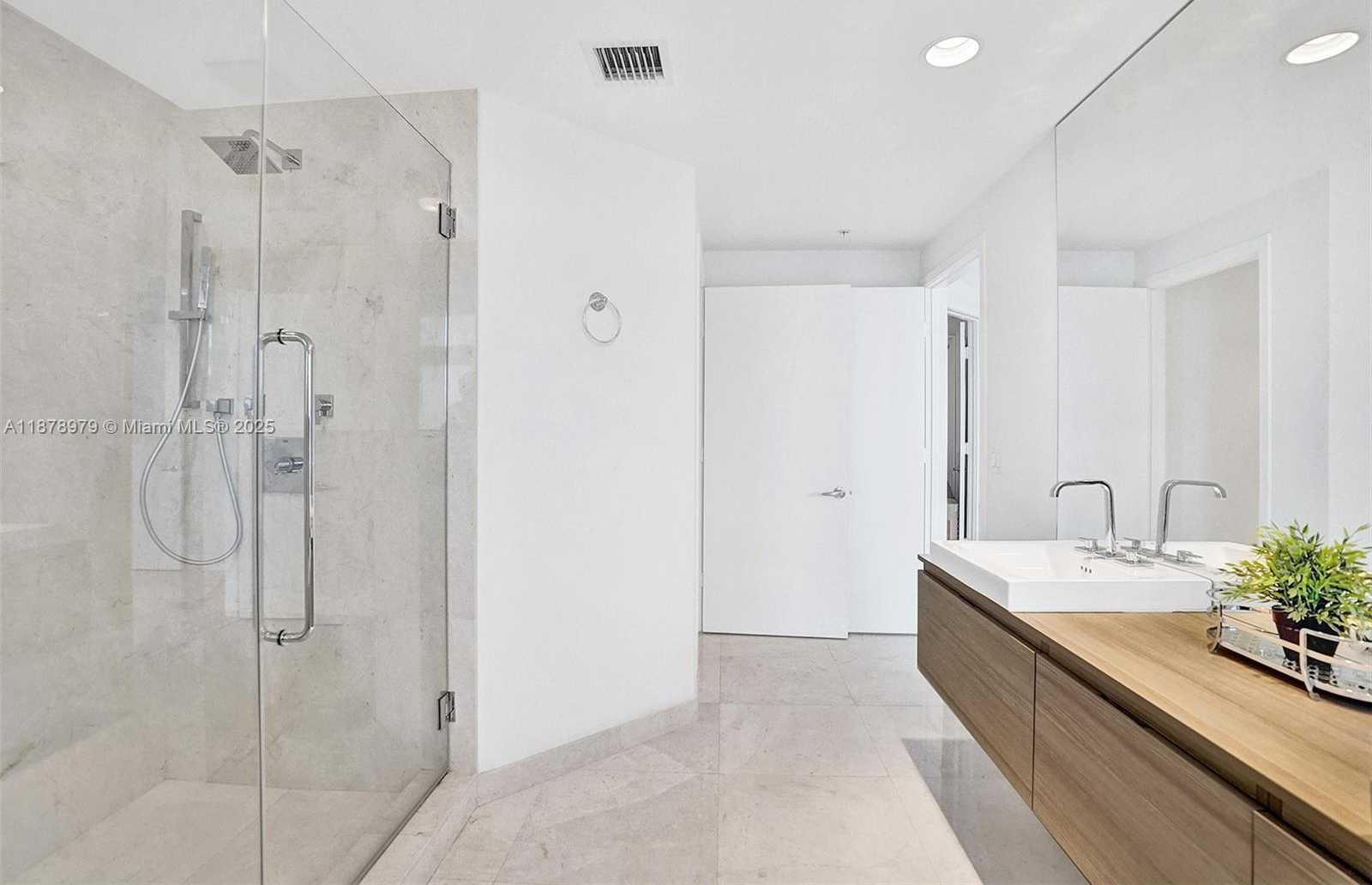 Small Image of 17301 BISCAYNE BLVD #1207, North Miami Beach Number 29
