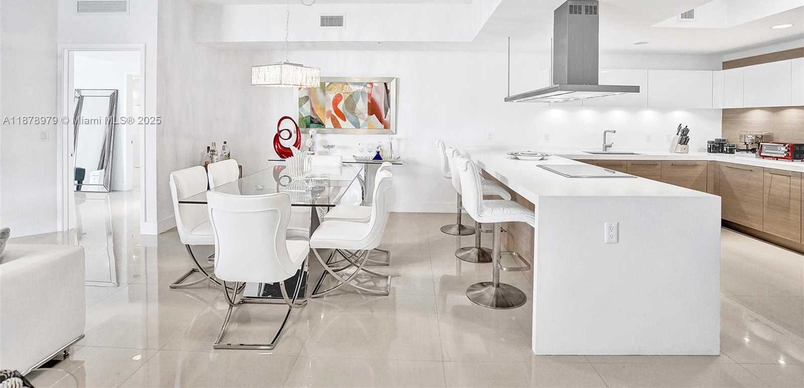 Small Image of 17301 BISCAYNE BLVD #1207, North Miami Beach Number 3