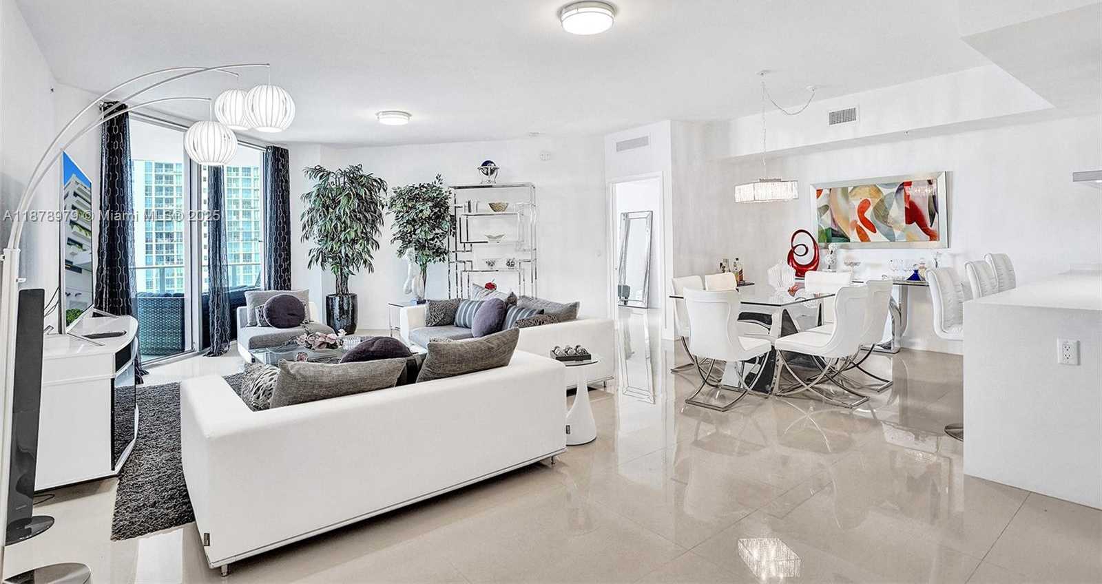 Small Image of 17301 BISCAYNE BLVD #1207, North Miami Beach Number 4