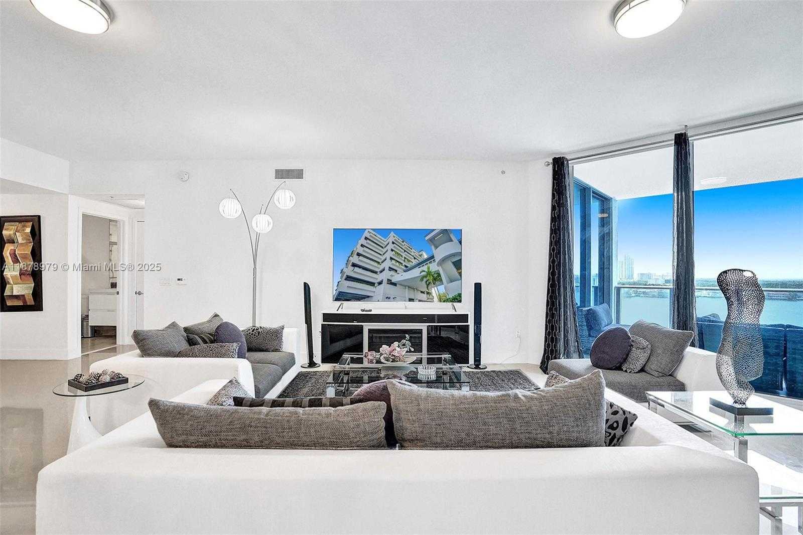 Small Image of 17301 BISCAYNE BLVD #1207, North Miami Beach Number 9