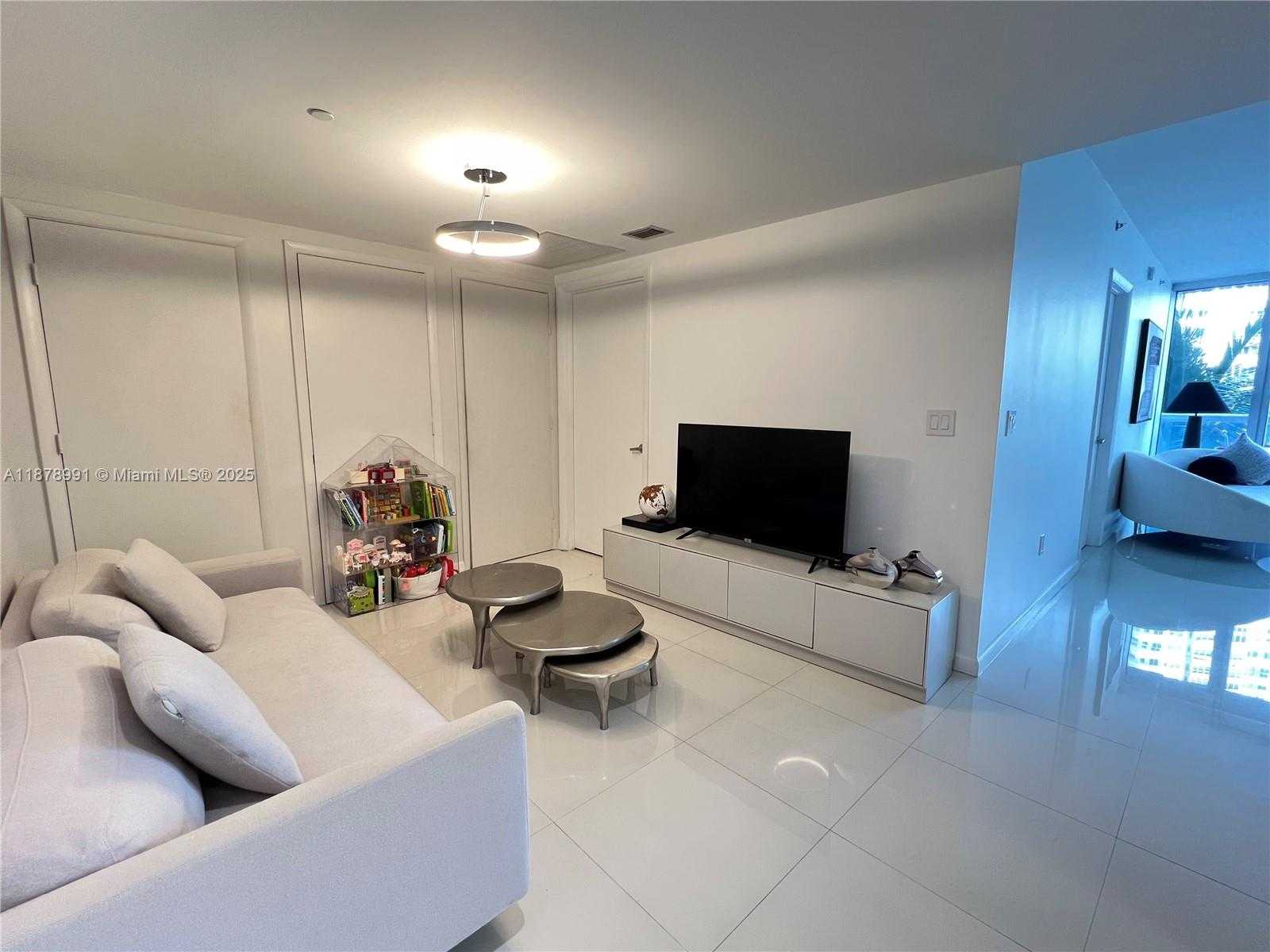 Small Image of 495 BRICKELL AVE #BAY406, Miami Number 3