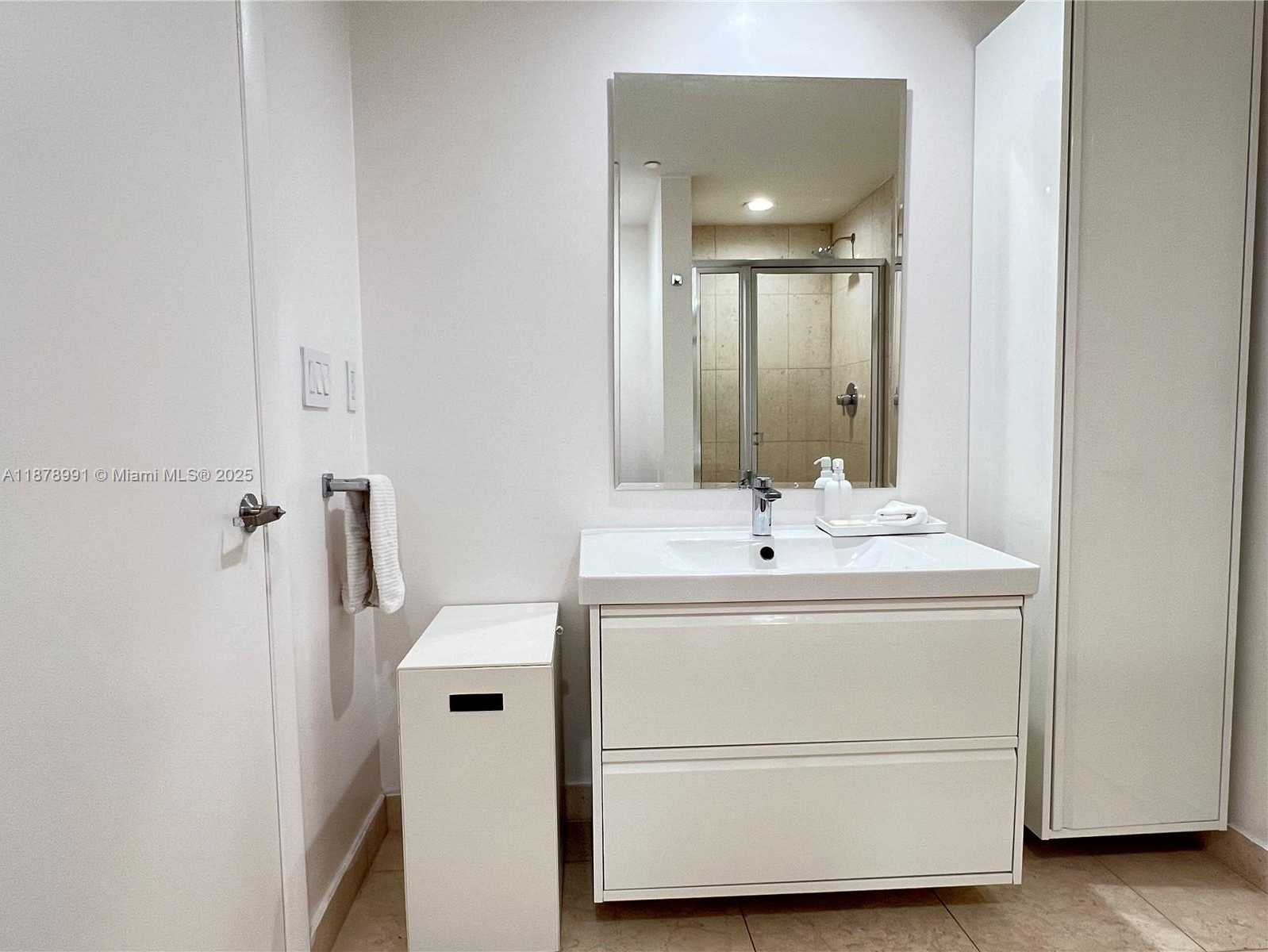 Small Image of 495 BRICKELL AVE #BAY406, Miami Number 7