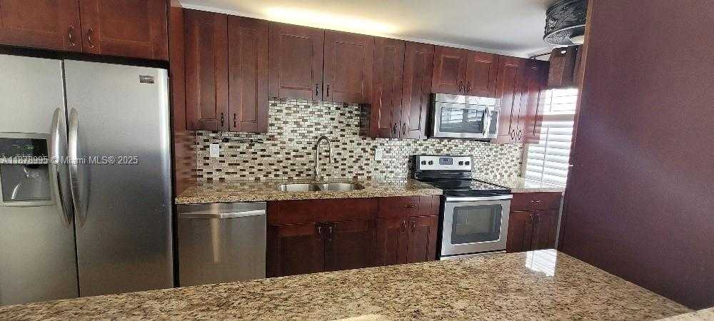 Small Image of 18061 BISCAYNE BLVD #301, Aventura Number 2