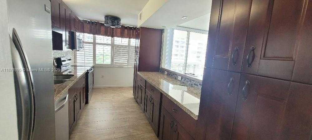 Small Image of 18061 BISCAYNE BLVD #301, Aventura Number 3