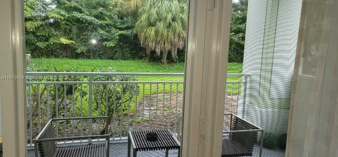 Small Image of Doral Number 21