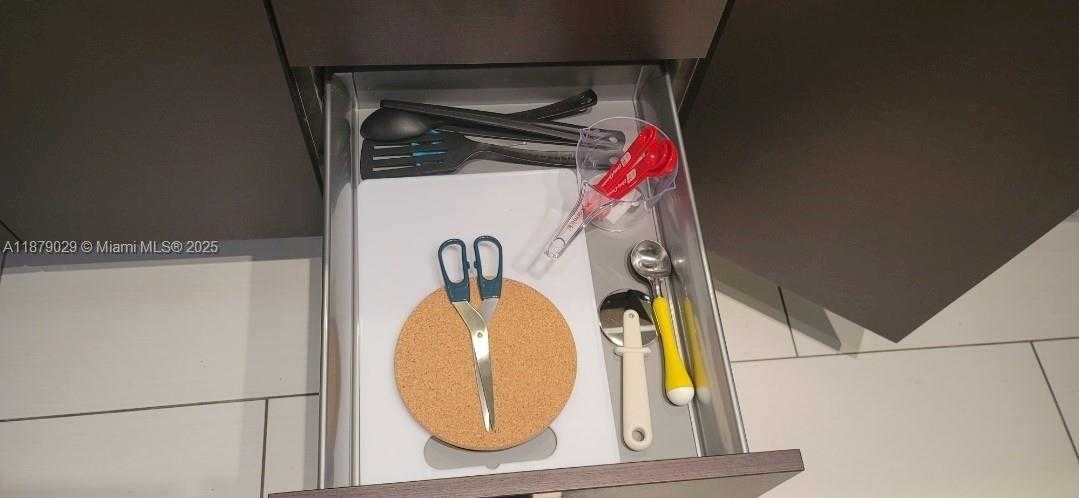 Small Image of Doral Number 28