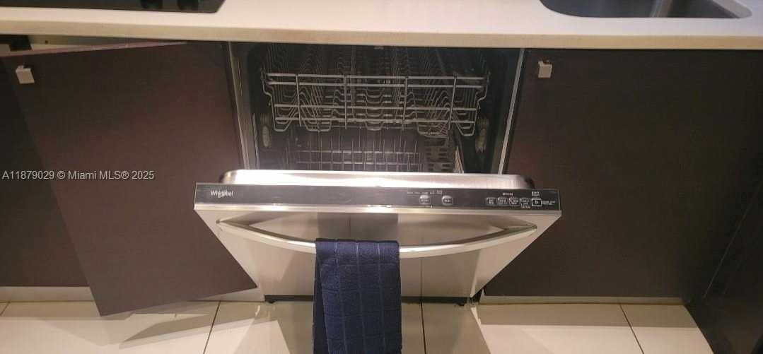 Small Image of Doral Number 32